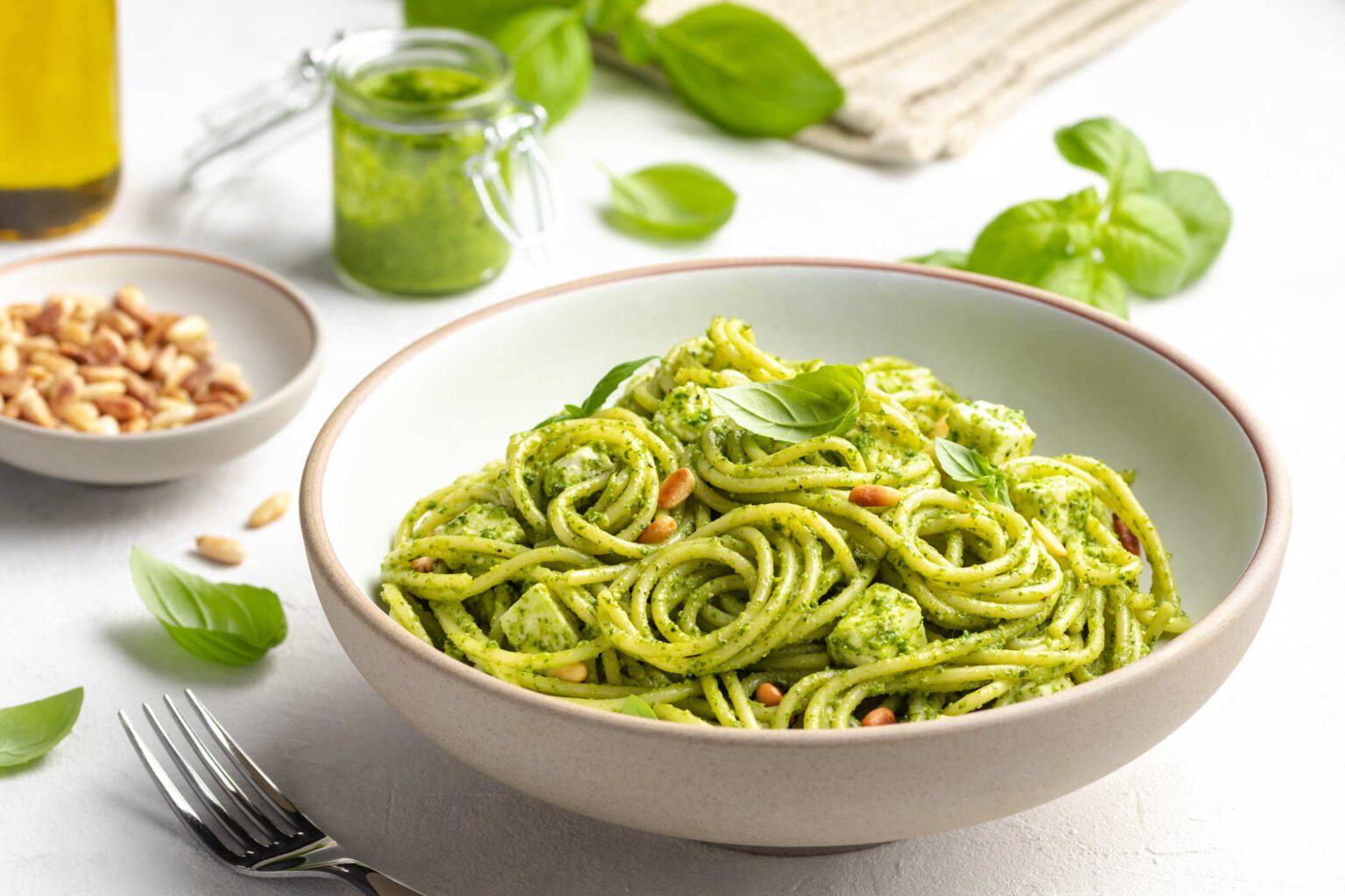 Einfacher Spaghetti-Salat mit Pesto und Feta | Crane Cuisine