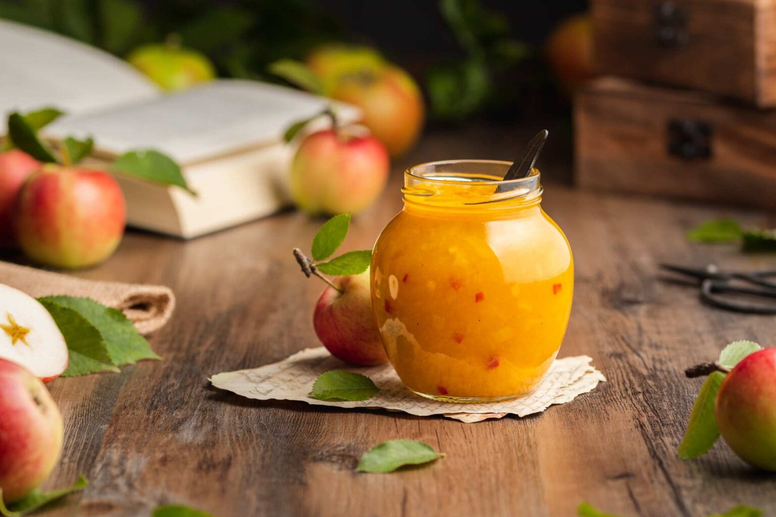 Süß-pikantes Apfel Chutney mit Chili | Crane Cuisine