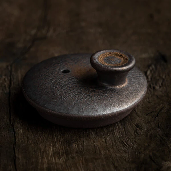 Der passende Deckel zur handgefertigten Kyusu Teekanne aus Keramik.