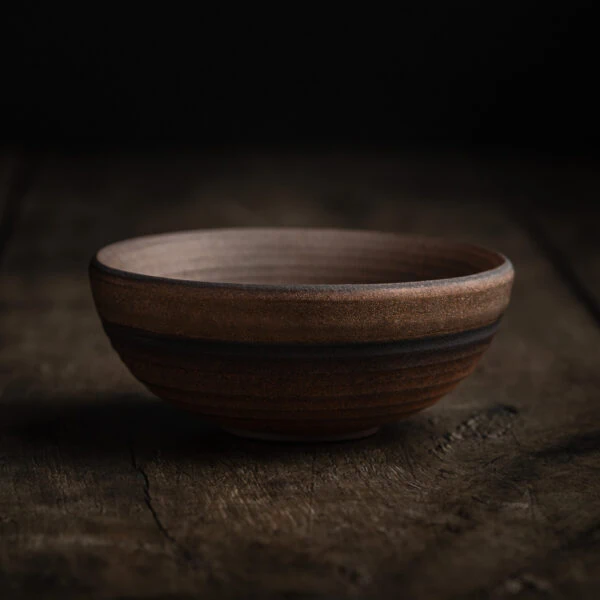 Die Teetasse aus dem Gaiwan-Set, die gleichzeitig auch als zweiter Deckel der Teekanne dient.