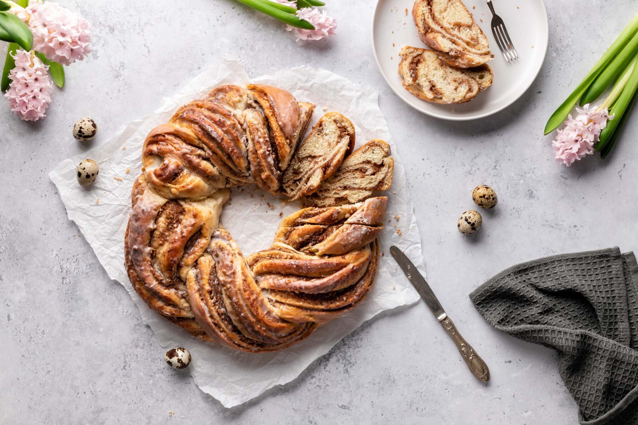 Saftiger Hefezopf mit Marzipan-Nuss-Füllung | Crane Cuisine