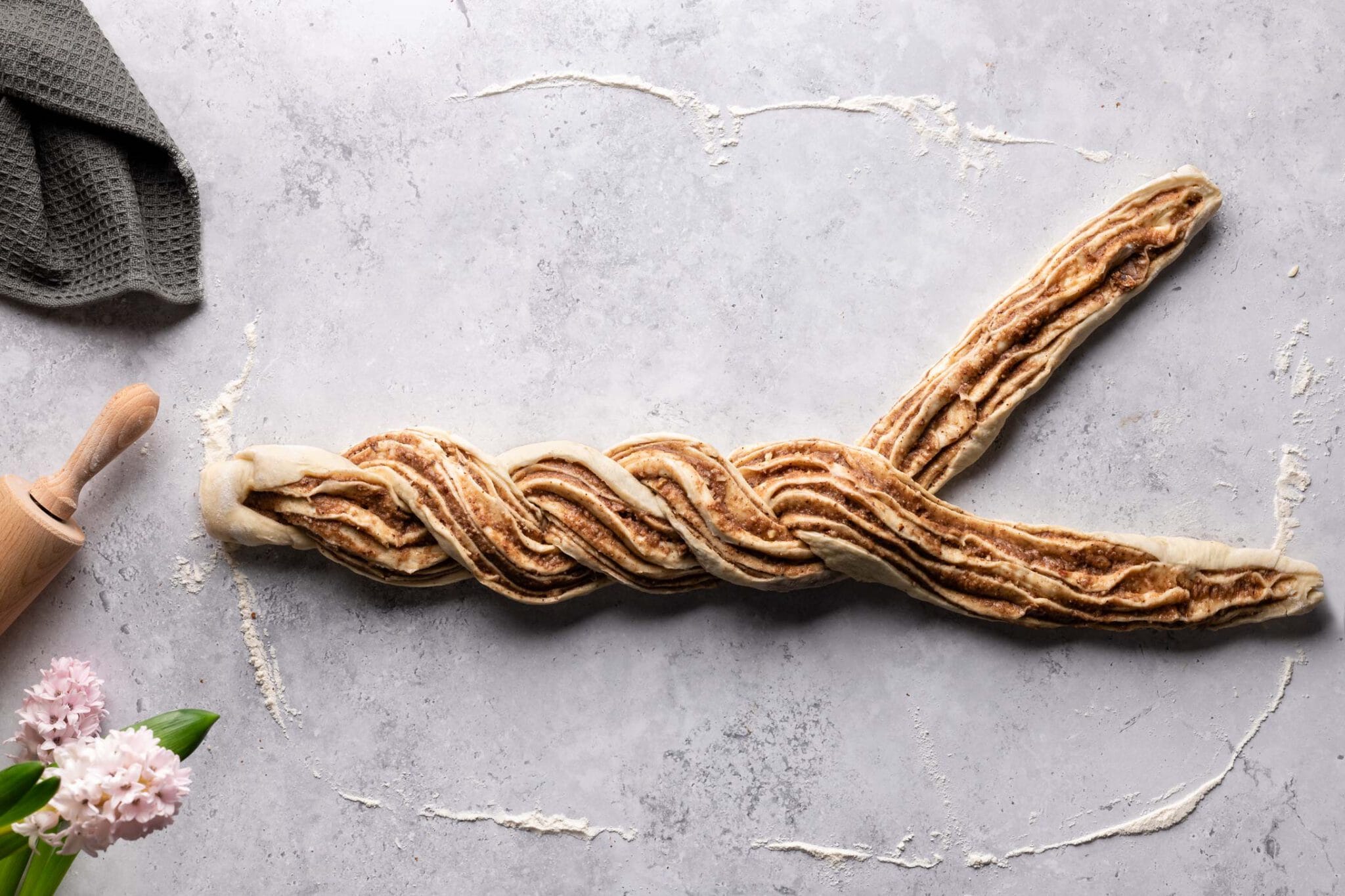 Saftiger Hefezopf mit Marzipan-Nuss-Füllung | Crane Cuisine Saftiger Hefezopf mit Marzipan-Nuss-Füllung | Crane Cuisine