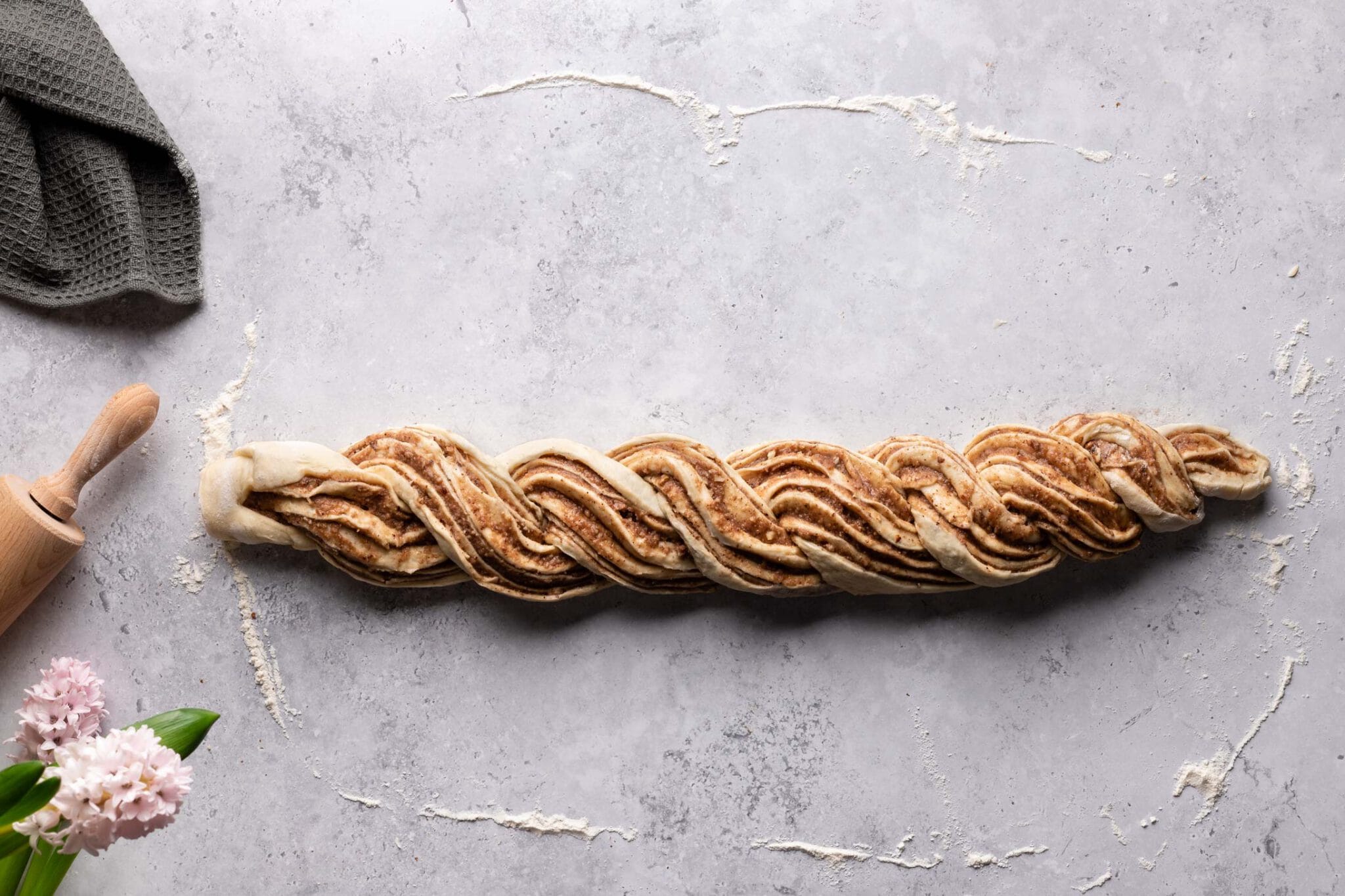 Saftiger Hefezopf mit Marzipan-Nuss-Füllung | Crane Cuisine