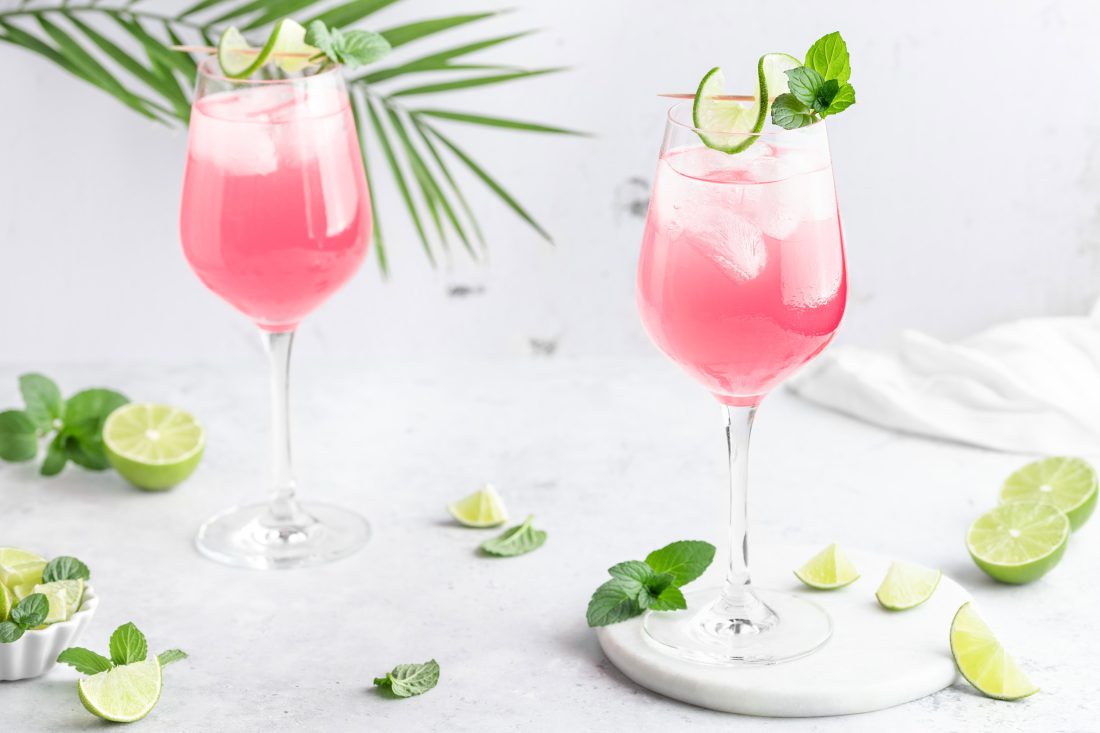 Sarti-Spritz-2 Zwei klassische Sarti Spritz nach dem originalen Rezept mit dem Likör Sarti Rosa.